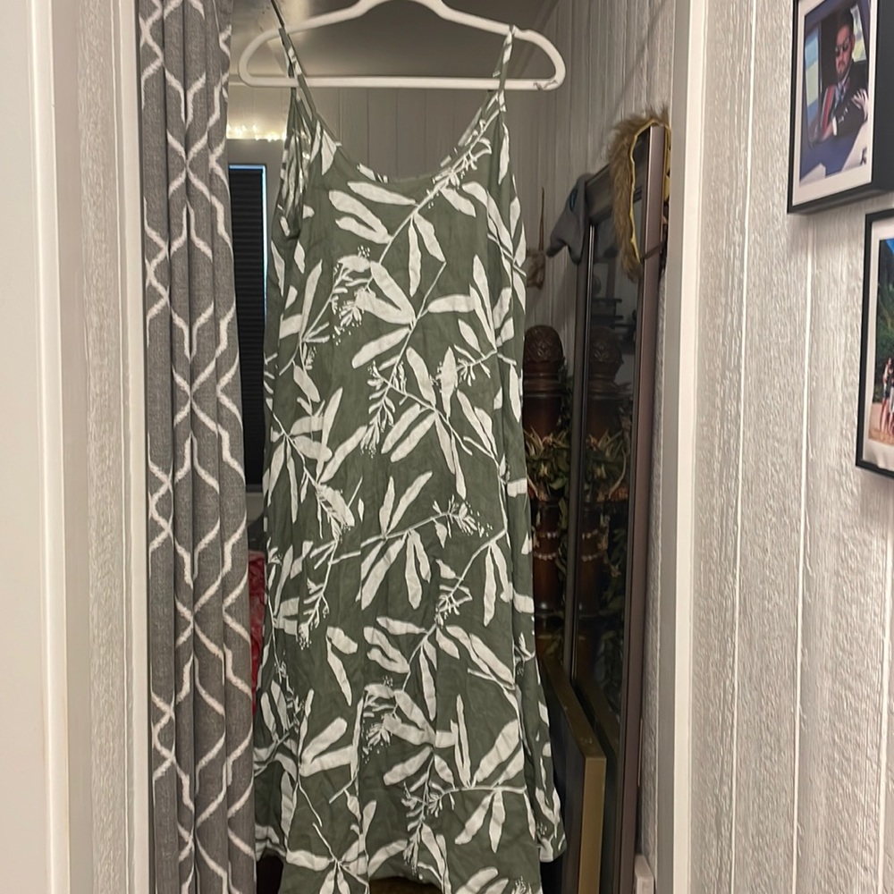 Mahina Linen midi dress - olive. NWT